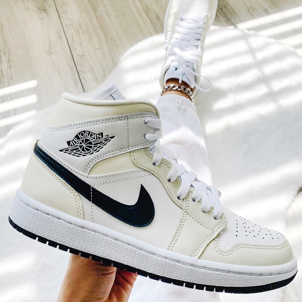 Nike air jordan 1 mid sneakers - Picture 3 of 4